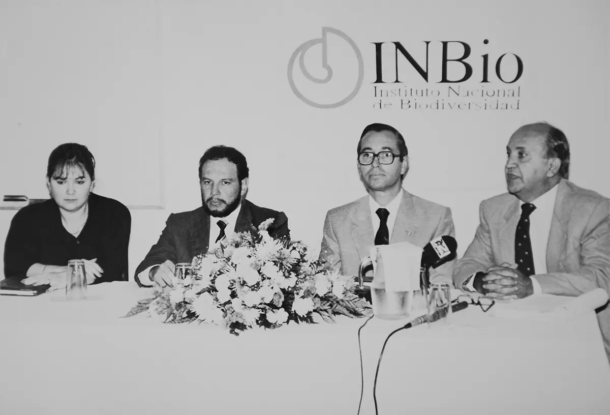 Dr. Gamez with INBio researchers