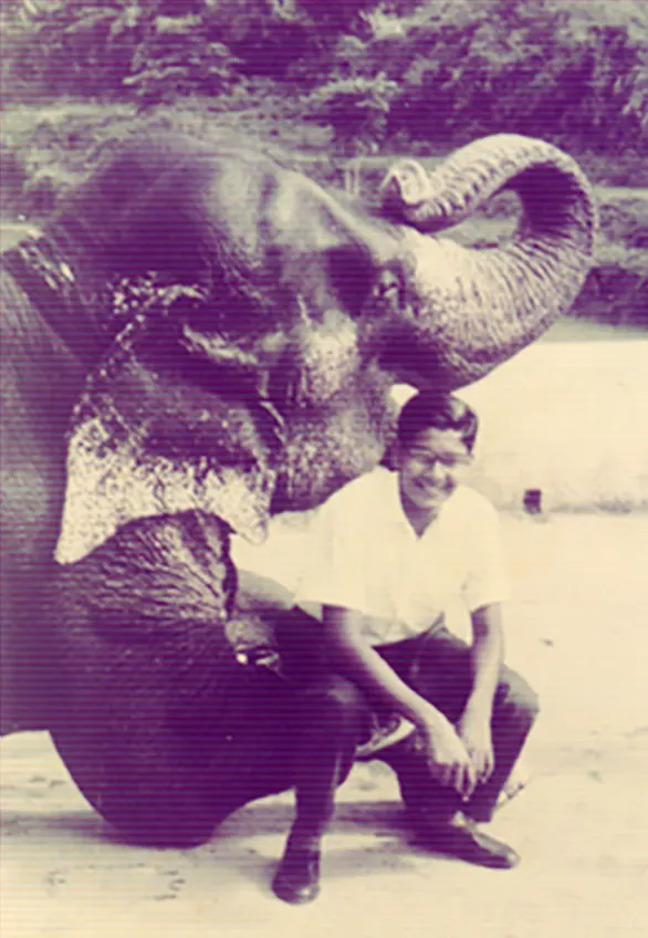 1961年、16歳 象とともに